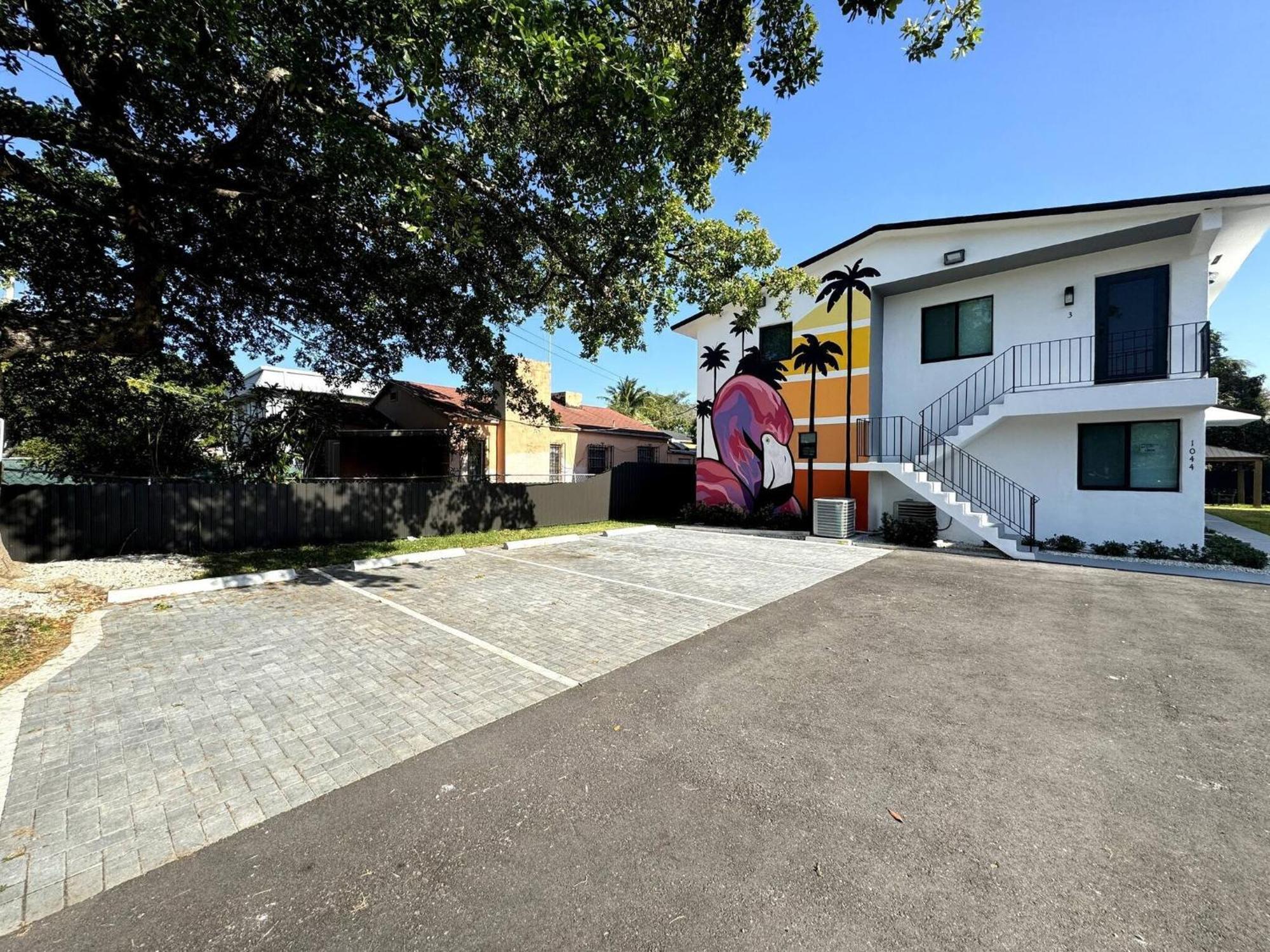 Urban Elegance: Trendy Modern In Wynwood Apartamento