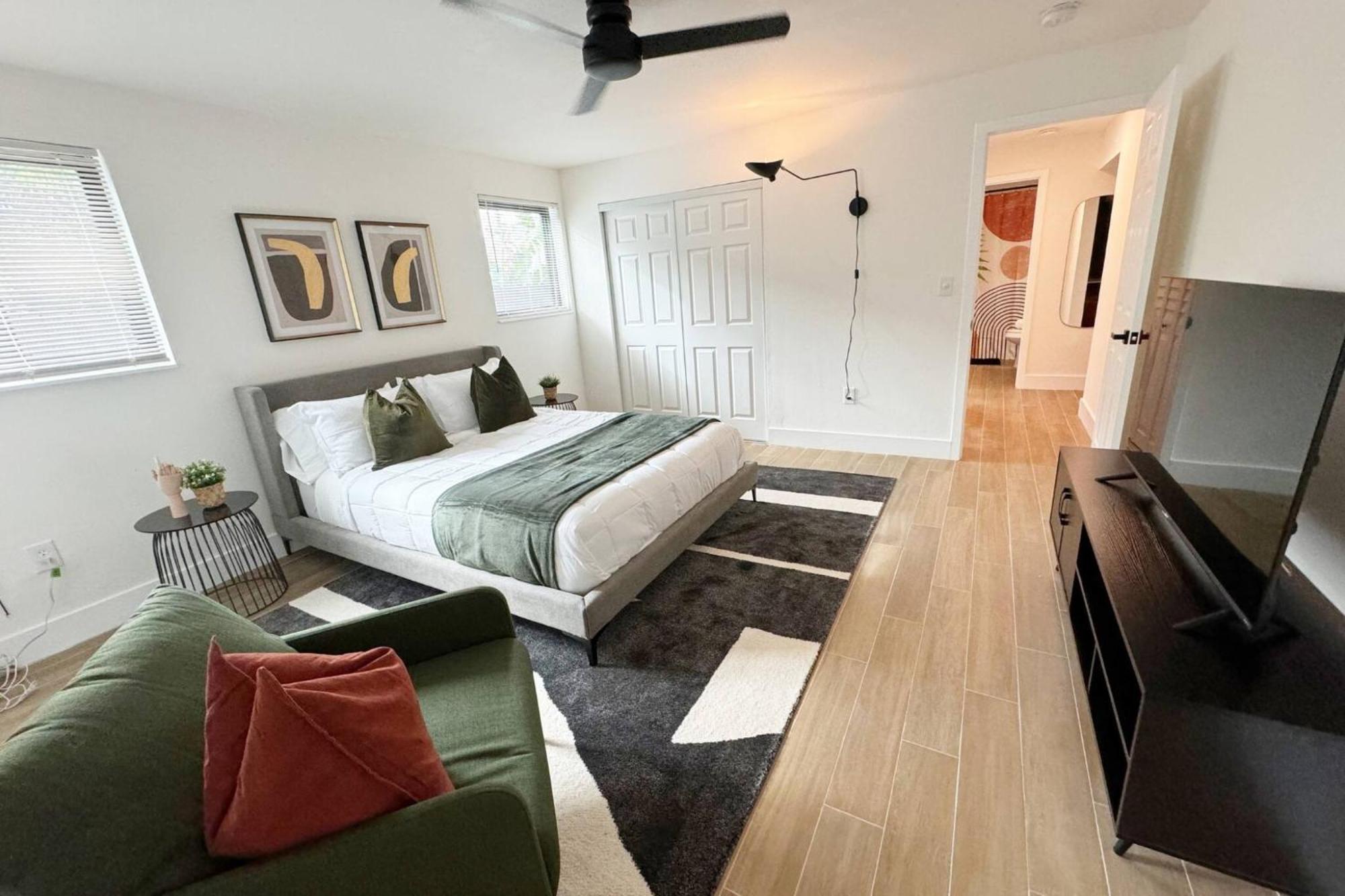 Apartment Urban Elegance: Trendy Modern In Wynwood *