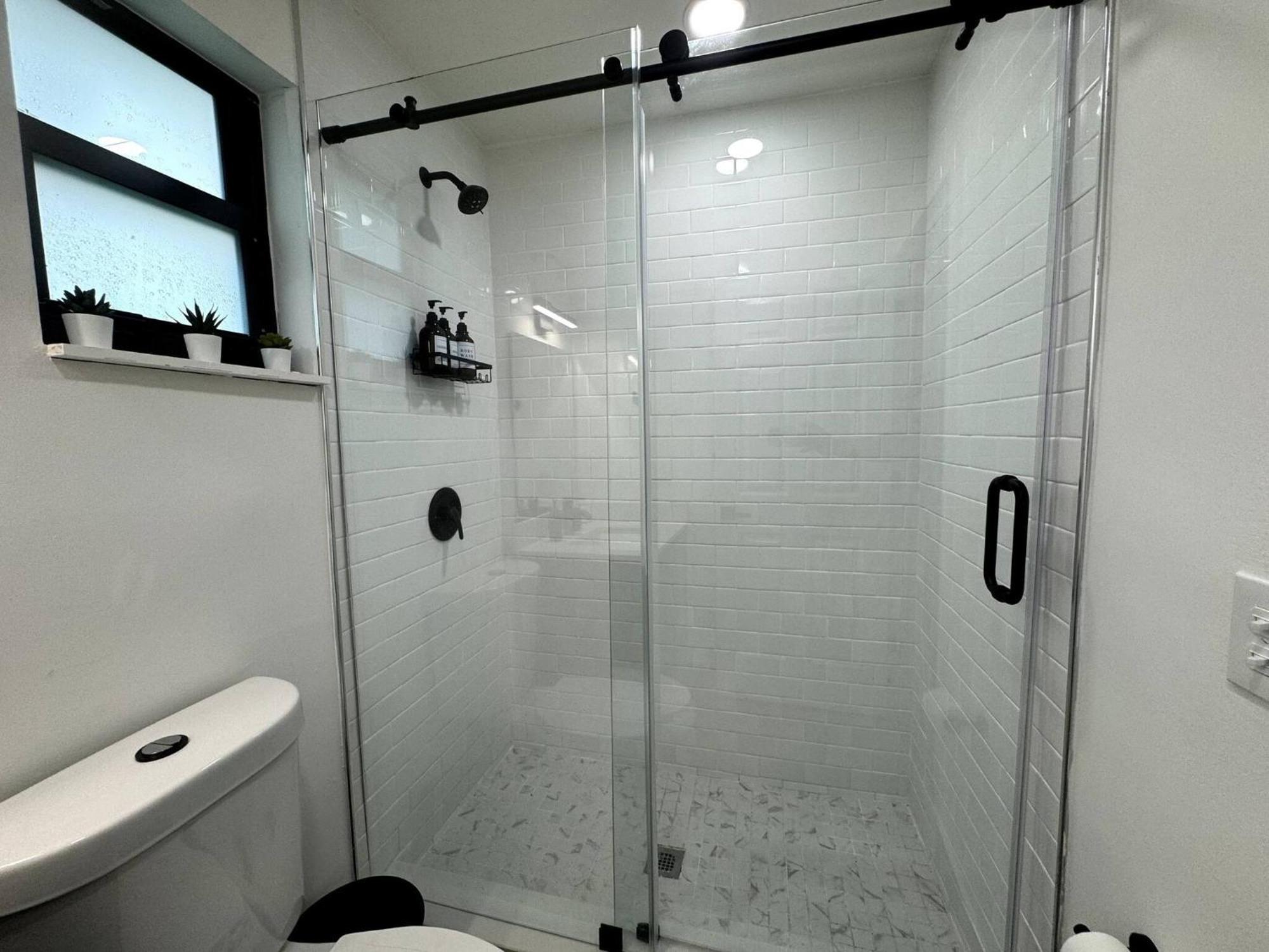 Apartment Urban Elegance: Trendy Modern In Wynwood *