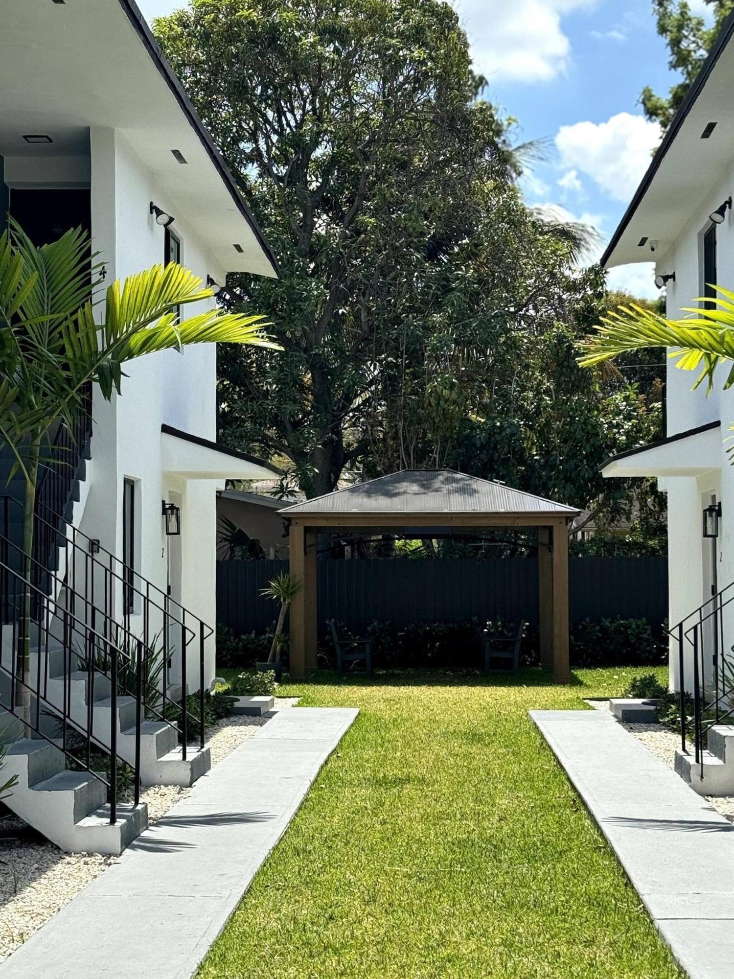 Apartment Urban Elegance: Trendy Modern In Wynwood