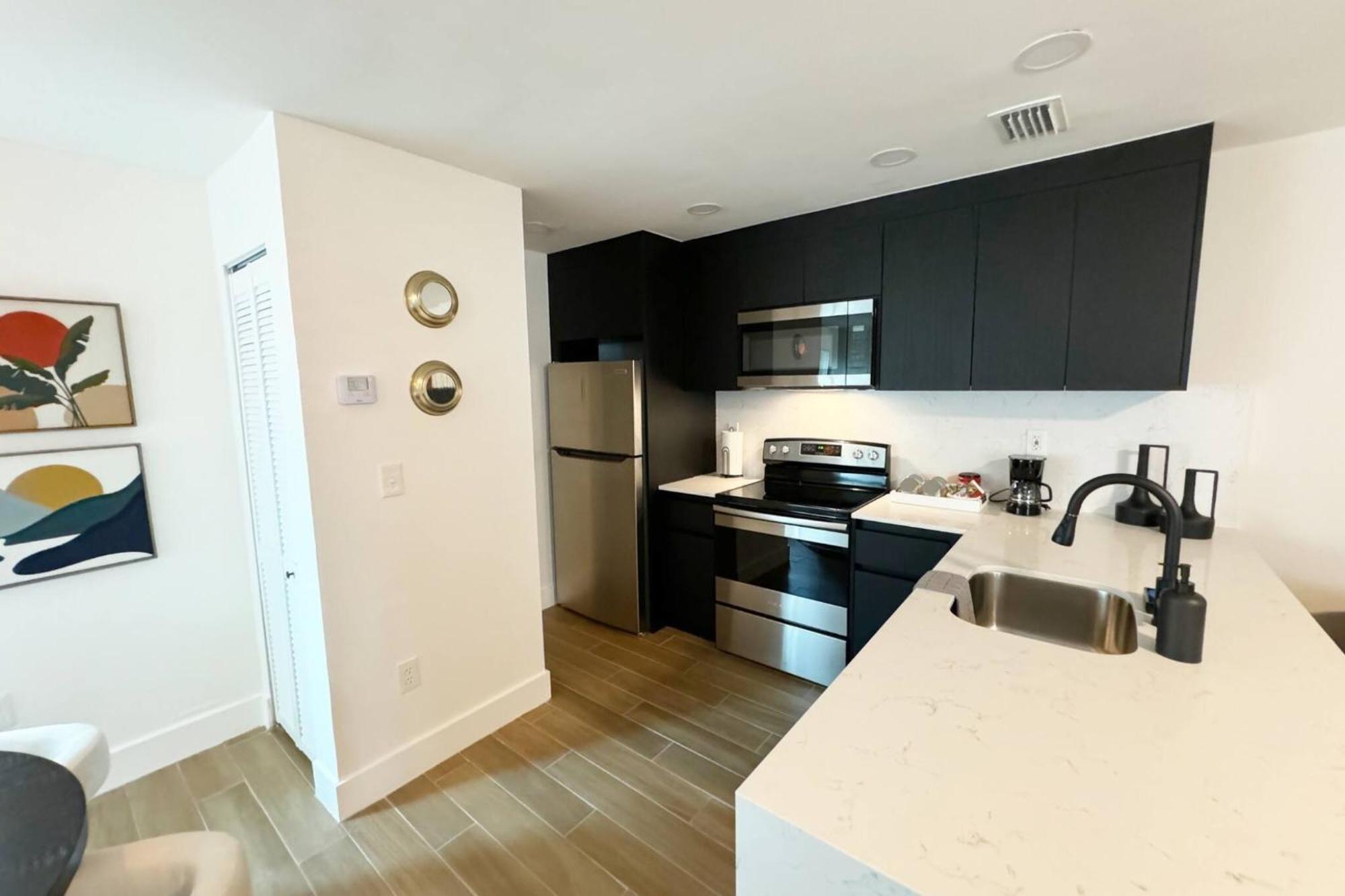Urban Elegance: Trendy Modern In Wynwood Apartment
